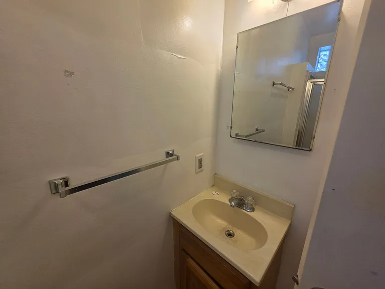 705 E Grand Ave — Photo 11