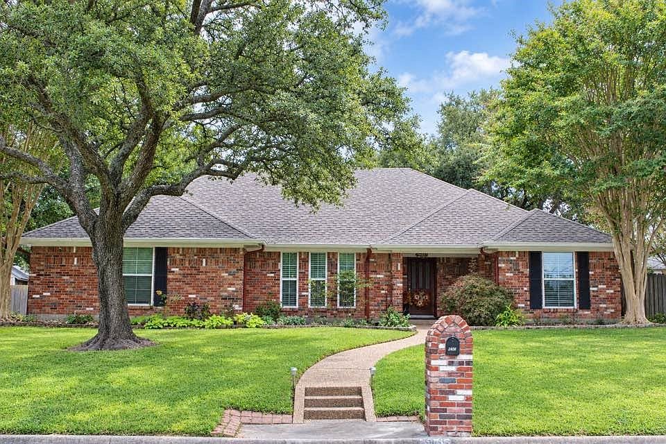 1st image of 903 Canyon Dr