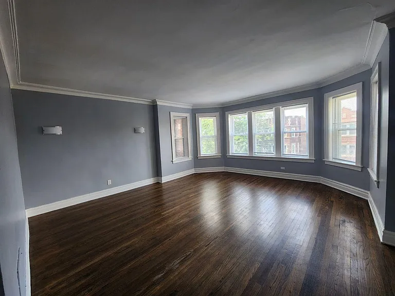 7747 S Phillips Ave #1 — Photo 3