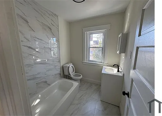 115 E 21st St — Photo 13