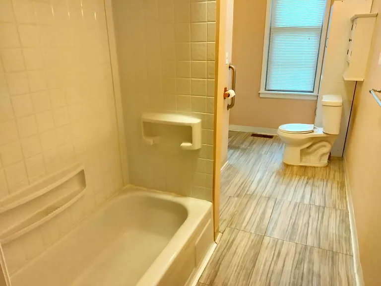 2817 Charlotte St #1 — Photo 19