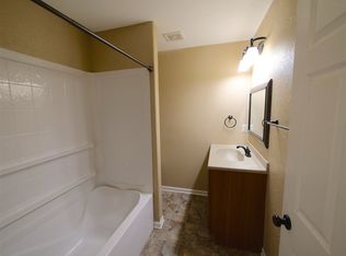 207 8th St NW, Minot, ND 58703