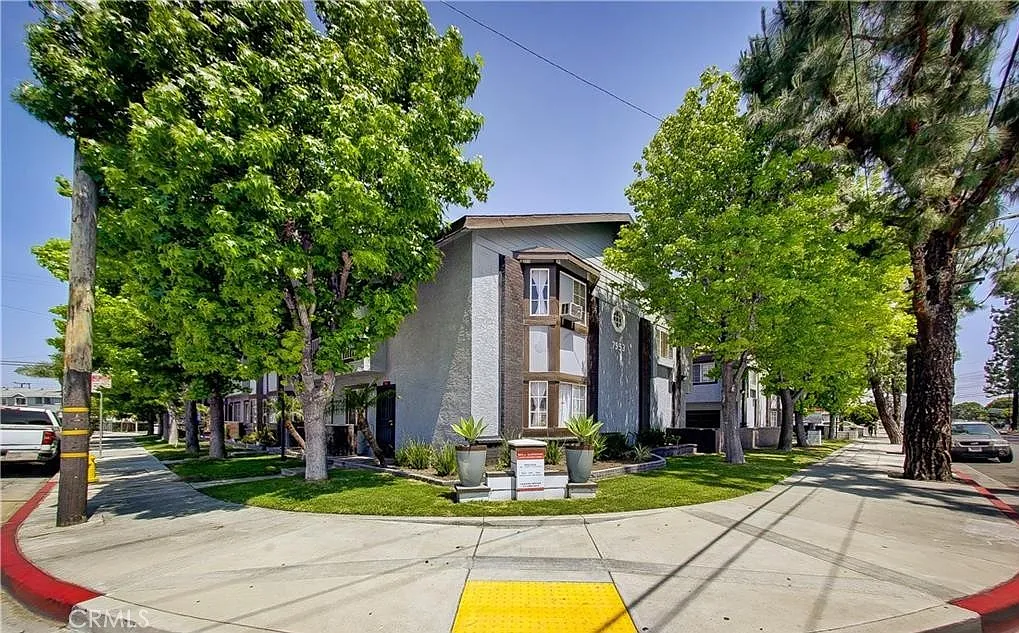 3 bed, 2.5 bath, 1362 sqft, $3,150 — Photo 1
