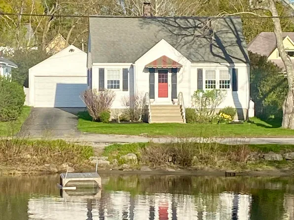 101 Bowdoin Street, Winthrop, ME 04364