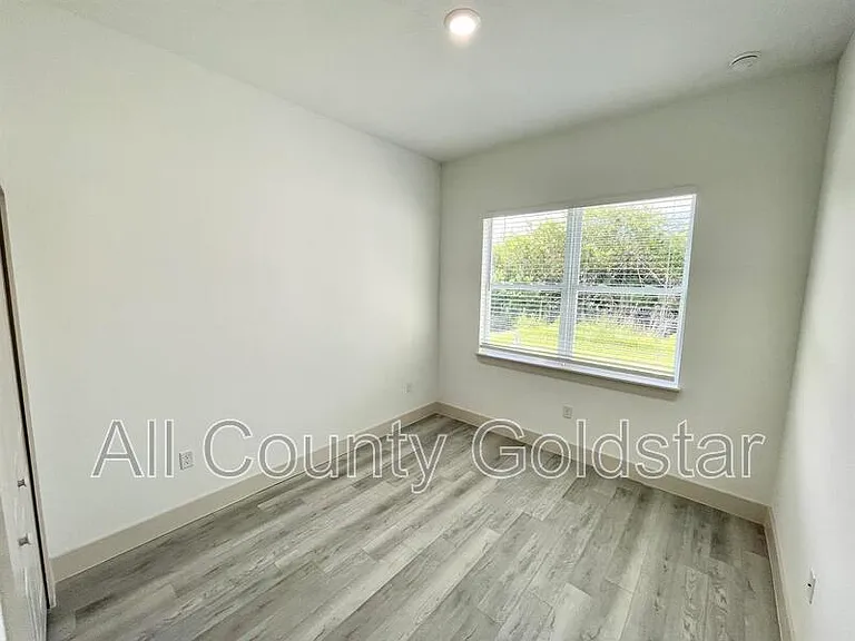 311 Yule St — Photo 11