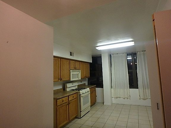 3rd image of 6701 S Crandon Ave APT 12C