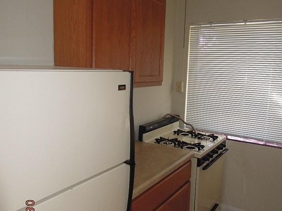 5th image of 4621 Jamieson Ave APT 2S
