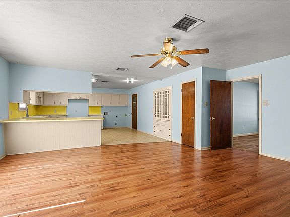 5th image of 4319 48th St
