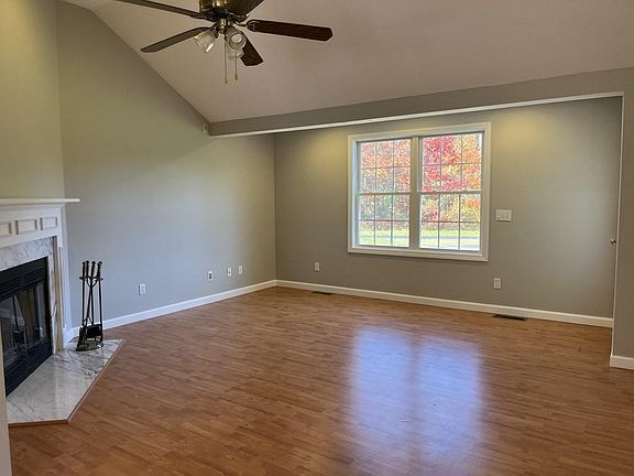 5th image of 13 Paige Ln