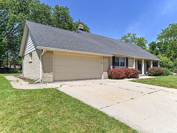 3rd image of 146 Perry AVENUE