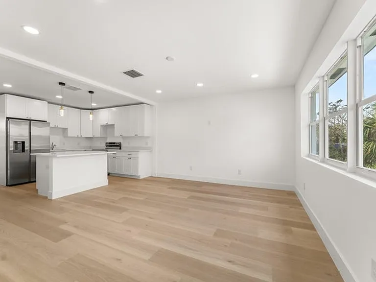 111 W 35th St — Photo 1