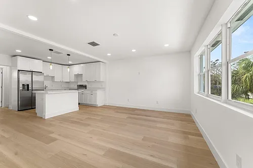 111 W 35th St Photo 1