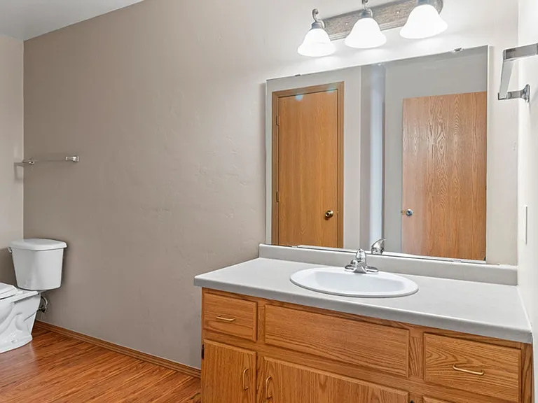 Charlotte Court Apartments — Photo 34