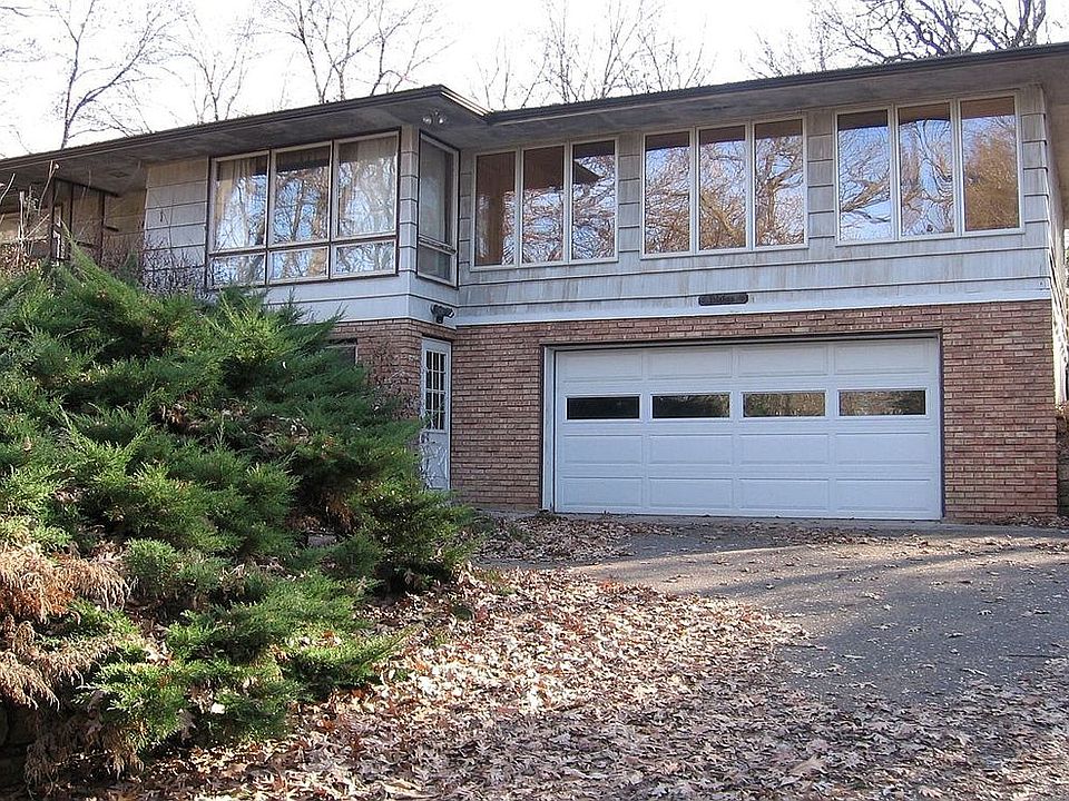 2nd image of 14 Sunset Ln