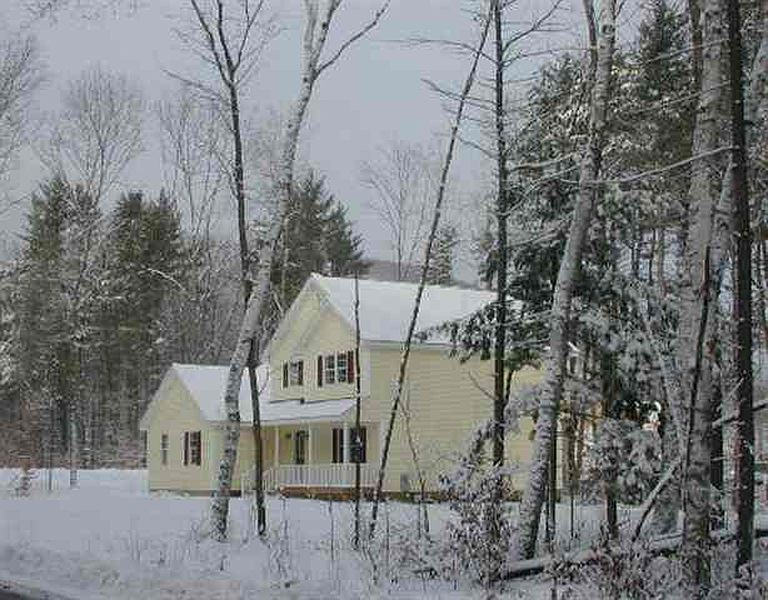 3rd image of 8 RIVERCREST Drive