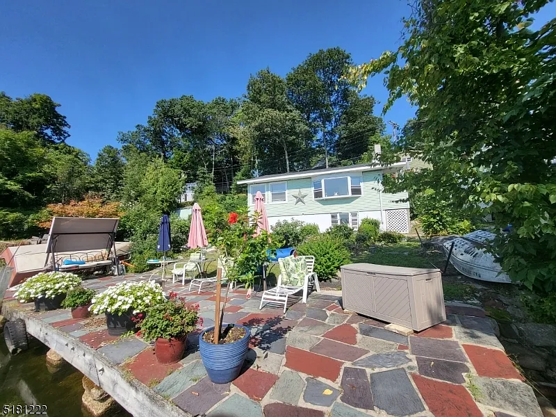3 bed, 1.0 bath, $2,200 — Photo 2