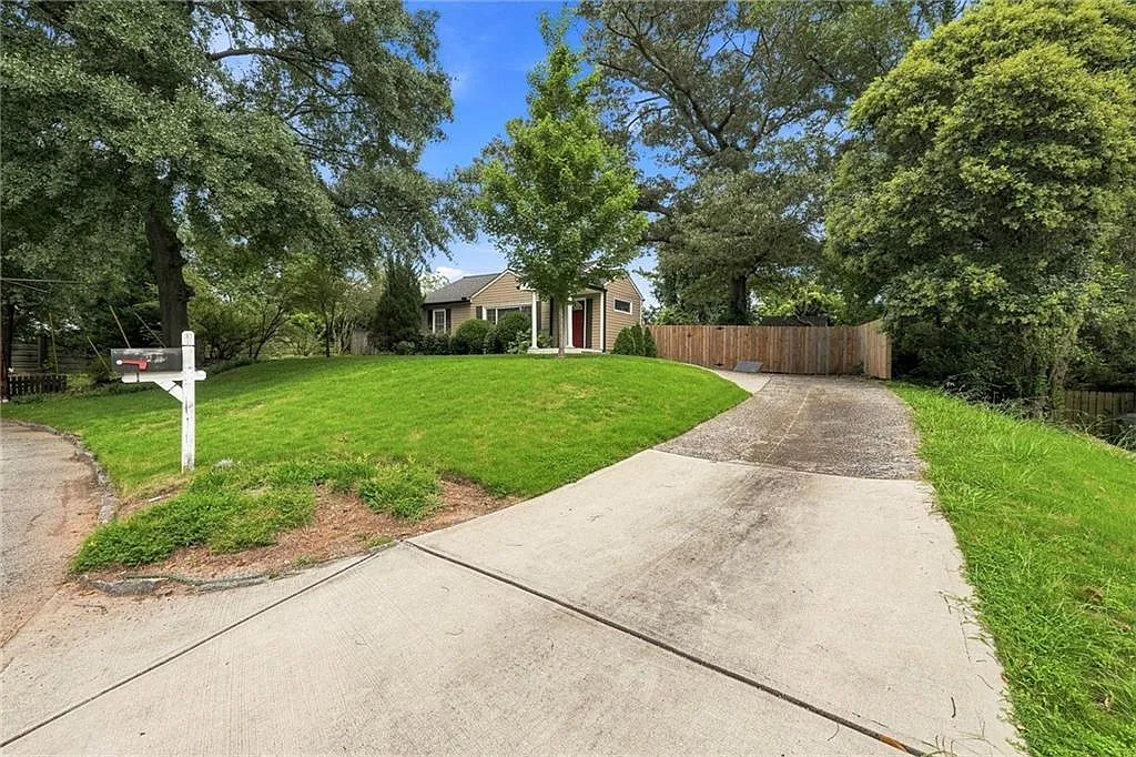 2 bed, 1.0 bath, 1300 sqft, $2,800 — Photo 4