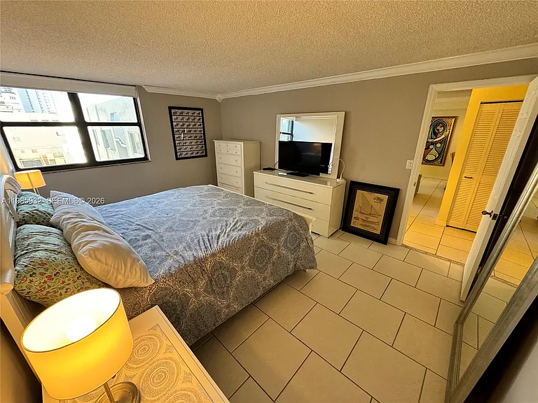 2625 Collins Ave #320 — Photo 8