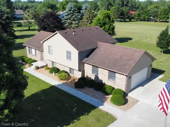 7291 Nollar Rd, Whitmore Lake, MI 48189