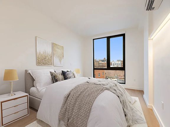 4th image of 1010 Pacific St #774