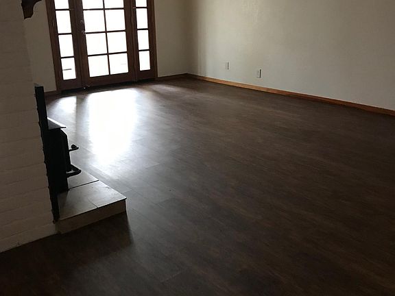 4th image of 1300 Gladstone Dr