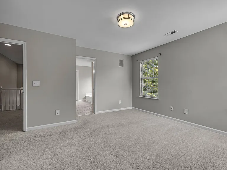 128 Clarendon Cir — Photo 28