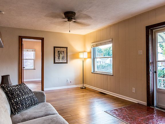 3rd image of 9216 Southview Ln