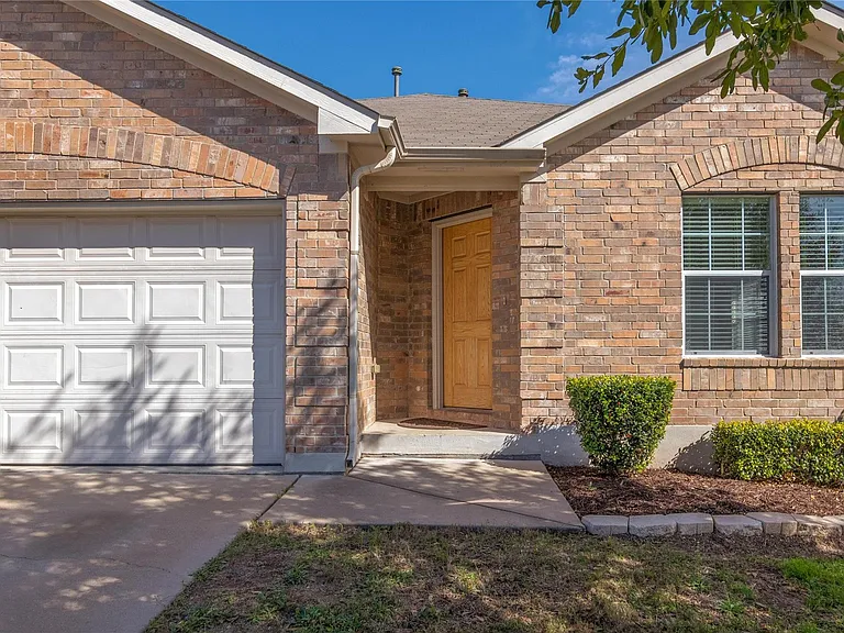 1117 Alexandria Way — Photo 3