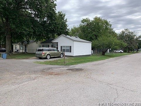 2nd image of 1102 NE 2nd Pl