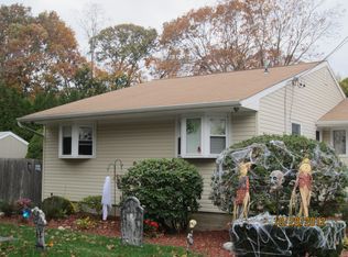 105 Lenore Ln, Centereach, NY 11720