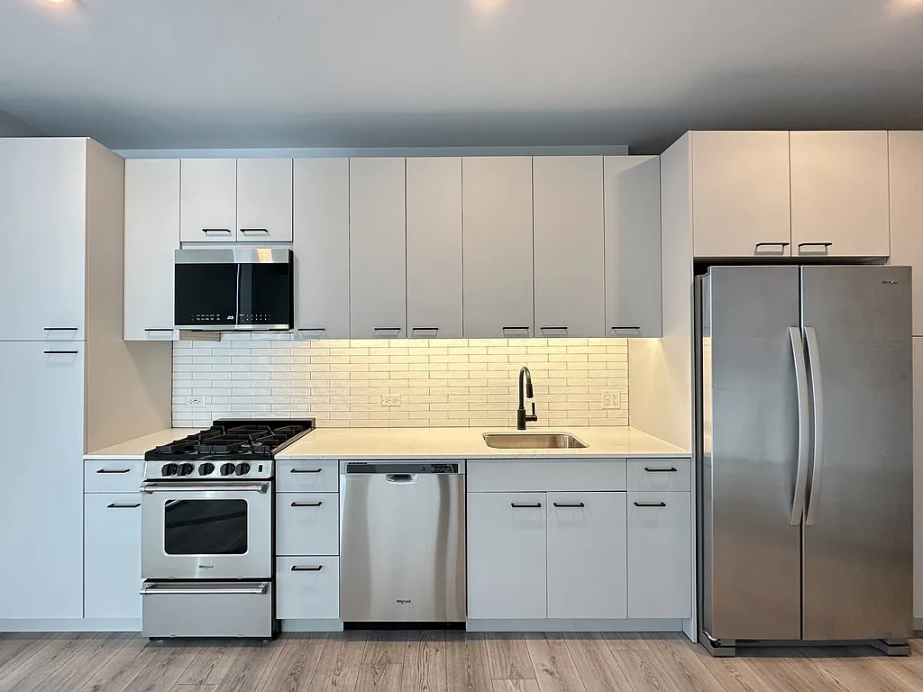 Attractive 1 Bed, 1 Bath at Elston + Webster (Bucktown) — Photo 2