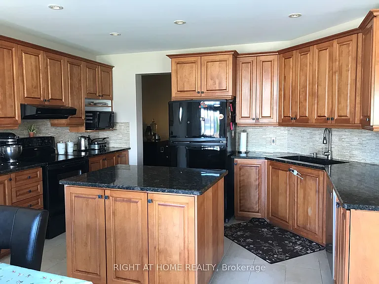 129 Rocky Hill Dr — Photo 5