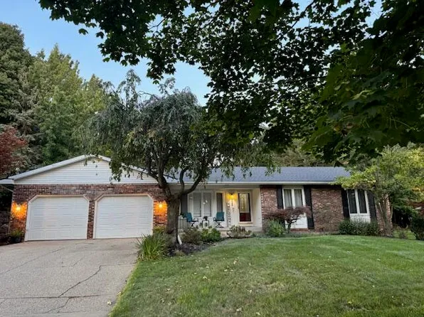 2220 Elmridge Dr NW, Grand Rapids, MI 49504