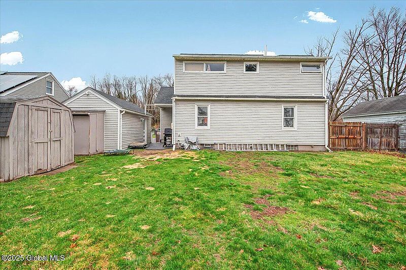 5th image of 47 Macarthur Drive