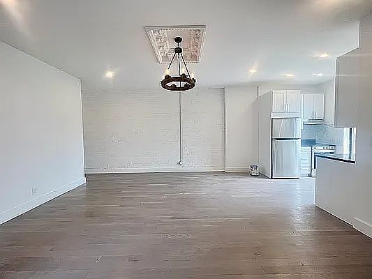 2nd image of 78 Christopher St APT 16