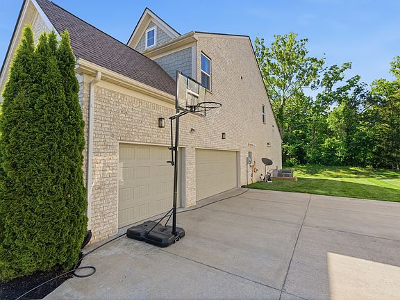 5th image of 1089 River Oaks Blvd