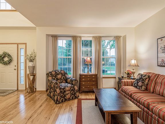 5th image of 9804 Bedford Dr