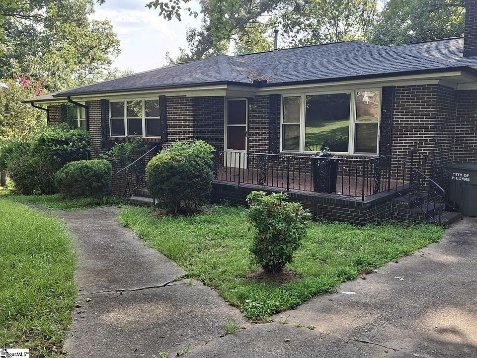1st image of 211 Thomas Rd