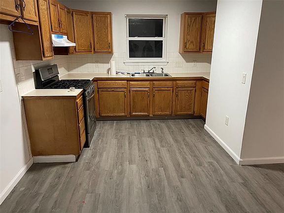 3rd image of 32 Virgil St Floor 1