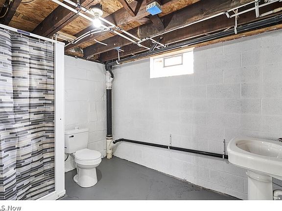 4th image of 688 Dayton St