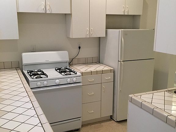 3rd image of 421 Belmont Ave E APT 2
