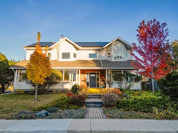 7135 81st St NW, Edmonton, AB T6C 2T3