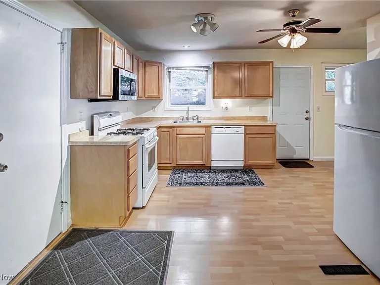 7660 Holly Dr — Photo 9