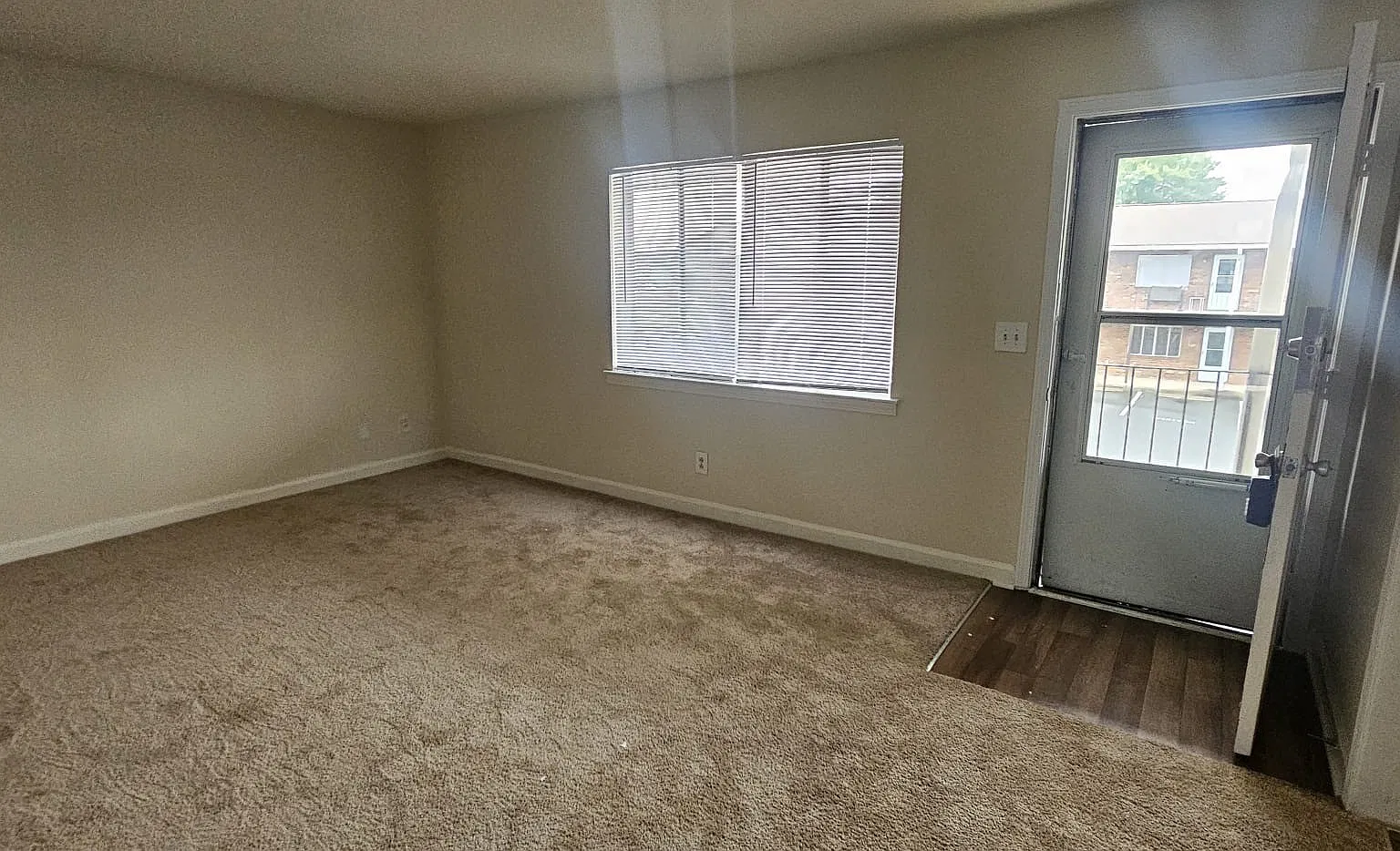 2 bed, 1.5 bath, 750 sqft, $950 — Photo 2