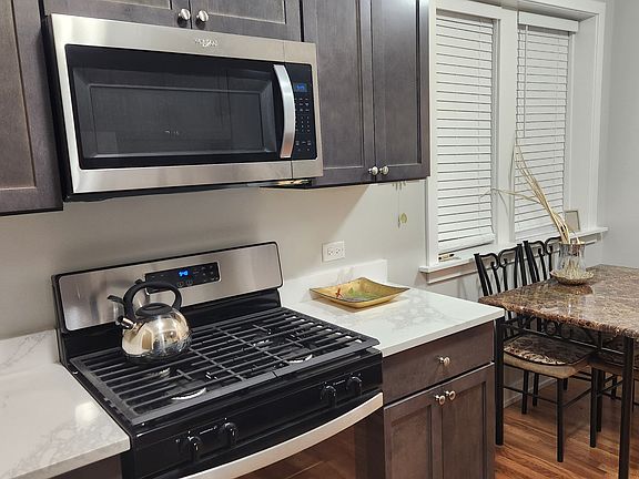 4th image of 2-5514 W George St