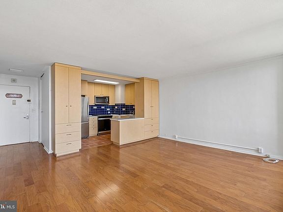 3rd image of 210 Locust St #18HW