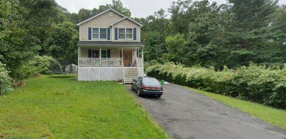 1st image of 10 Buttermilk Falls Ln