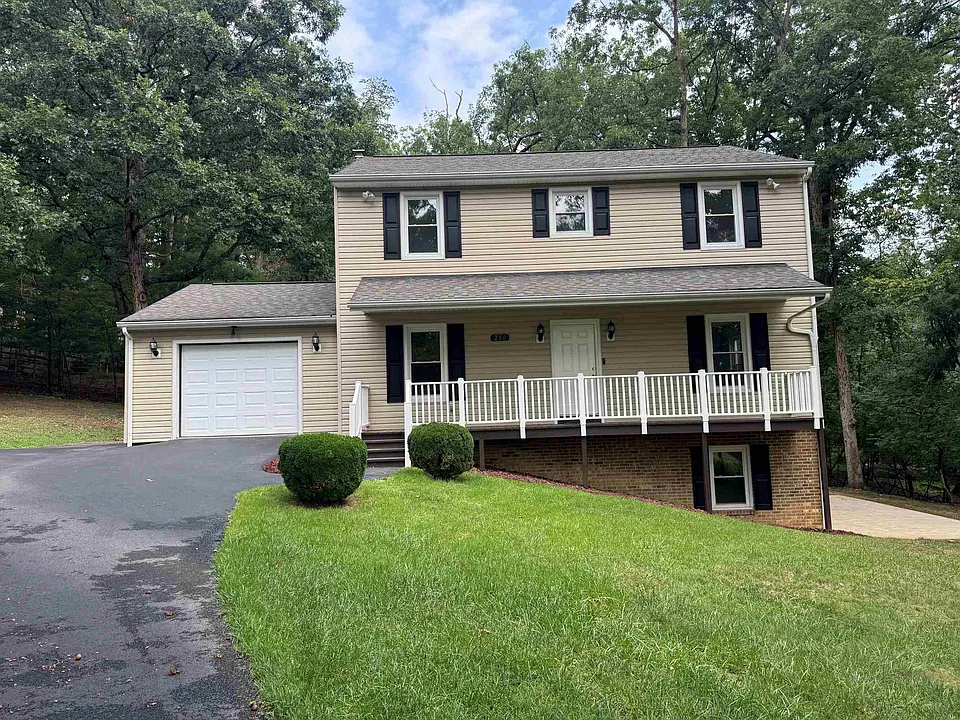 250 Bobcat Ln