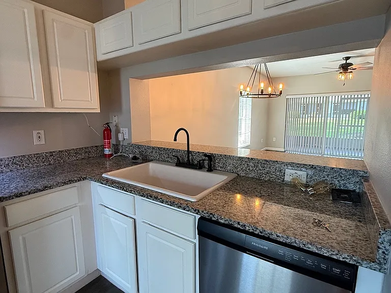 2880 Woodlands Park Ct #2880 — Photo 4
