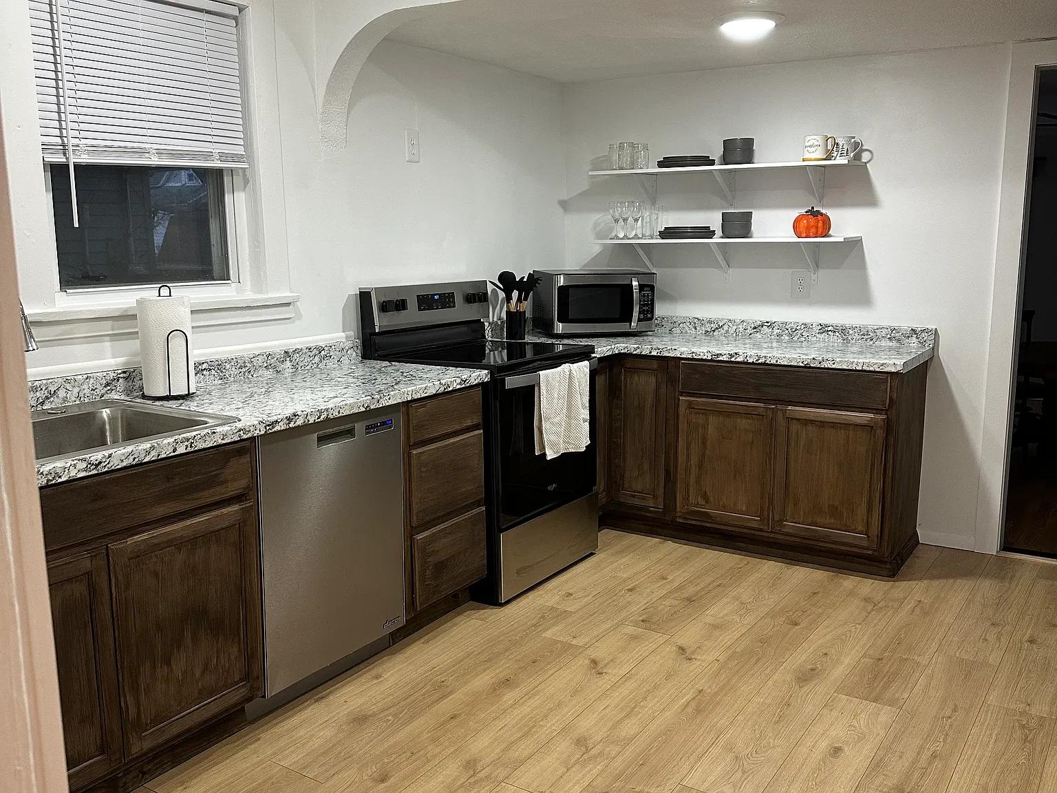 4 bed, 1512 sqft, $2,400 — Photo 2